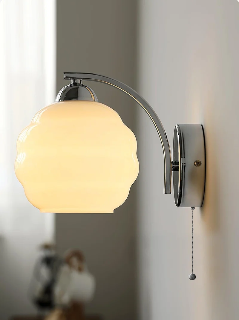 Art Deco Wandlamp met Gebogen Glazen Kap Vintage Stijl | Sansoti