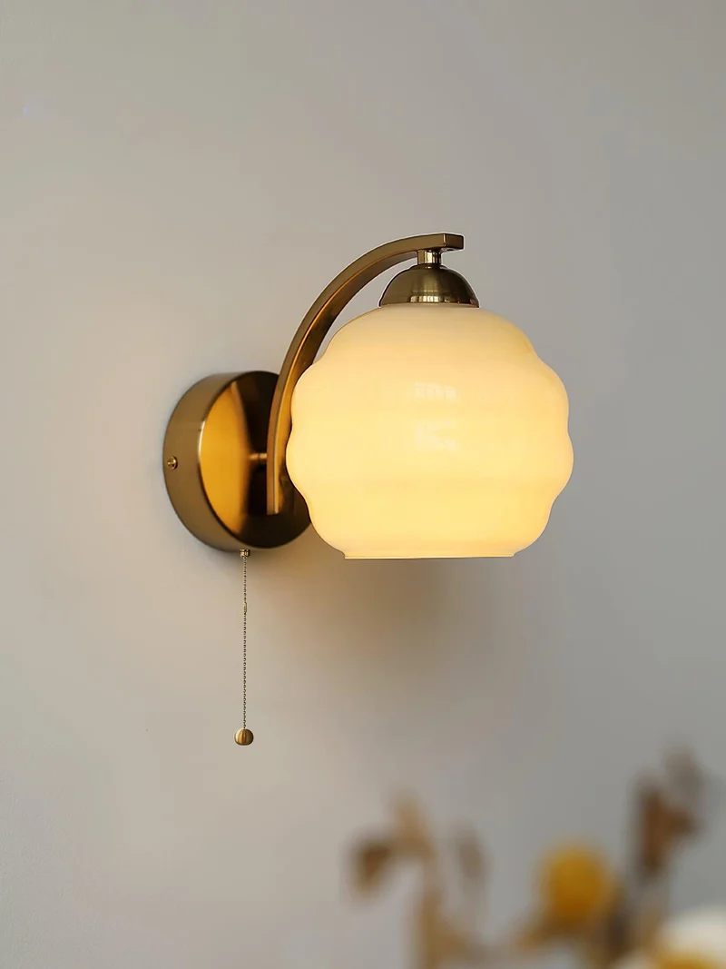 Art Deco Wandlamp met Gebogen Glazen Kap Vintage Stijl | Sansoti