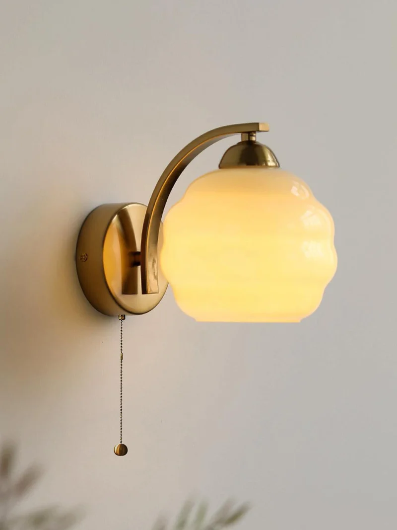 Art Deco Wandlamp met Gebogen Glazen Kap Vintage Stijl | Sansoti