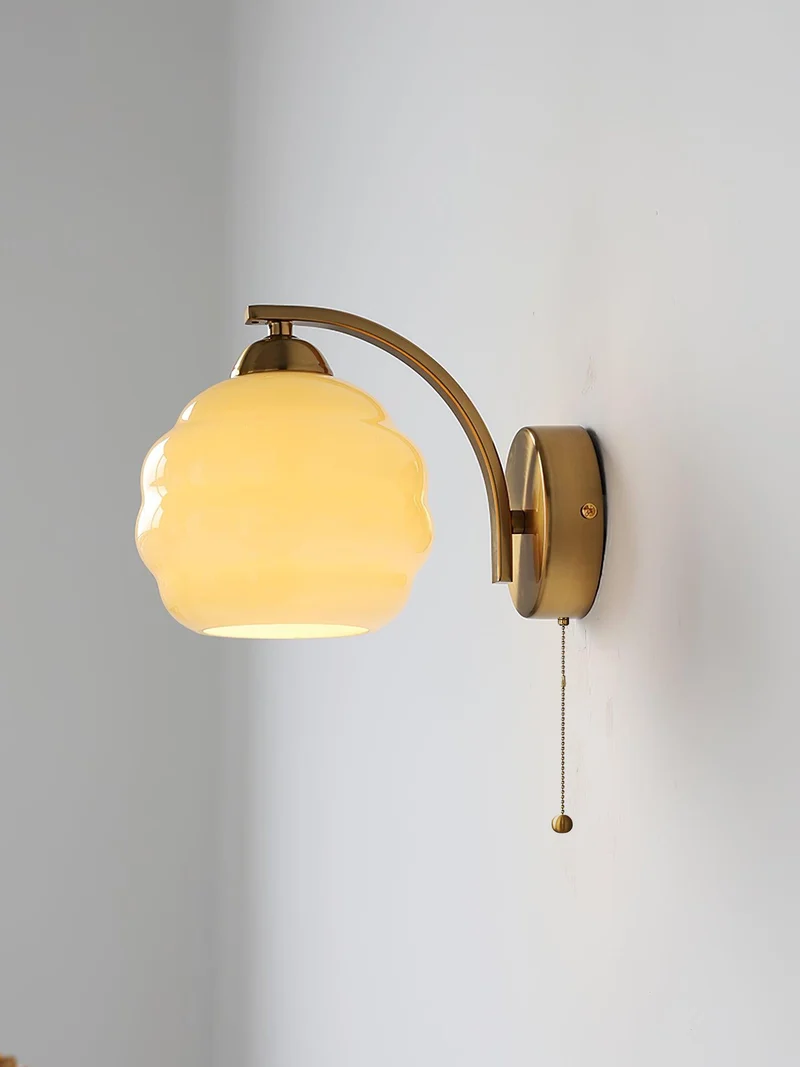 Art Deco Wandlamp met Gebogen Glazen Kap Vintage Stijl | Sansoti