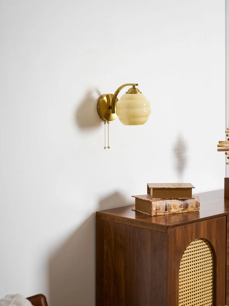 Art Deco Wandlamp met Gebogen Glazen Kap Vintage Stijl | Sansoti