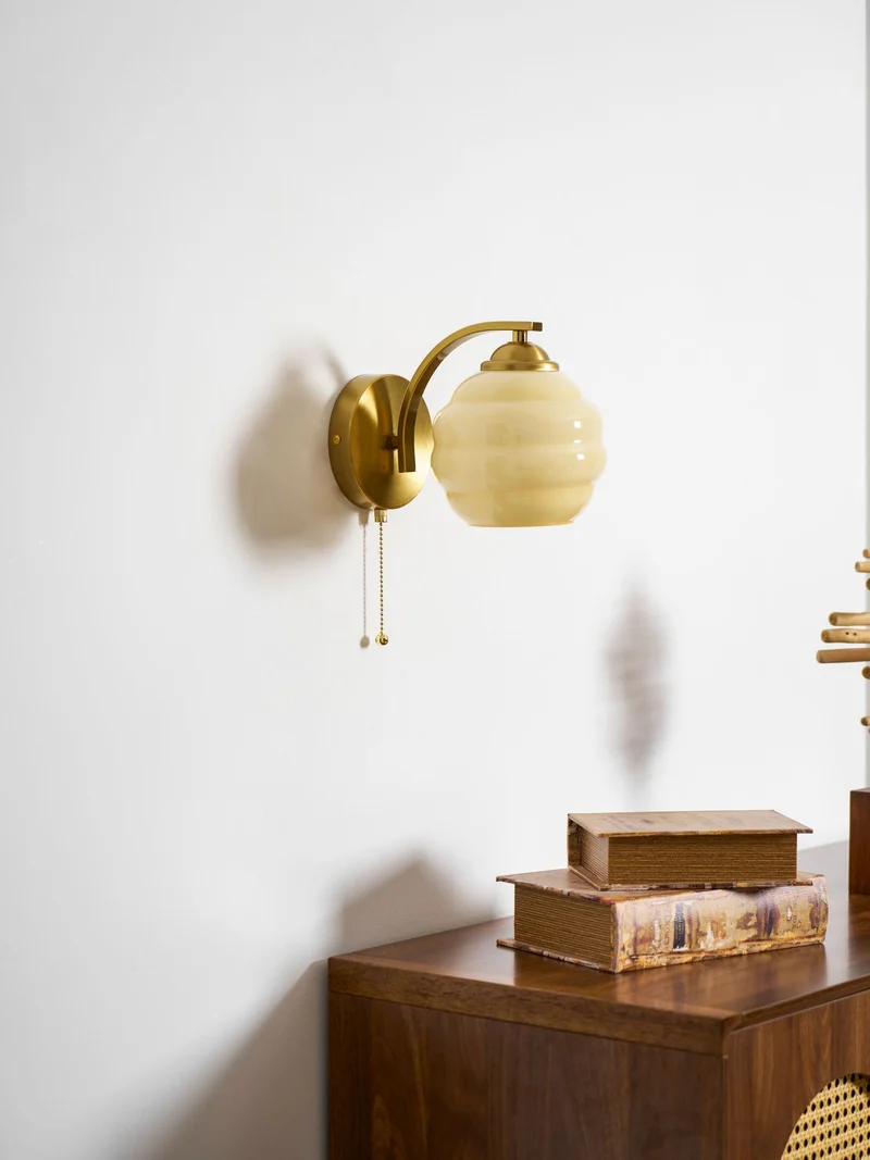 Art Deco Wandlamp met Gebogen Glazen Kap Vintage Stijl | Sansoti
