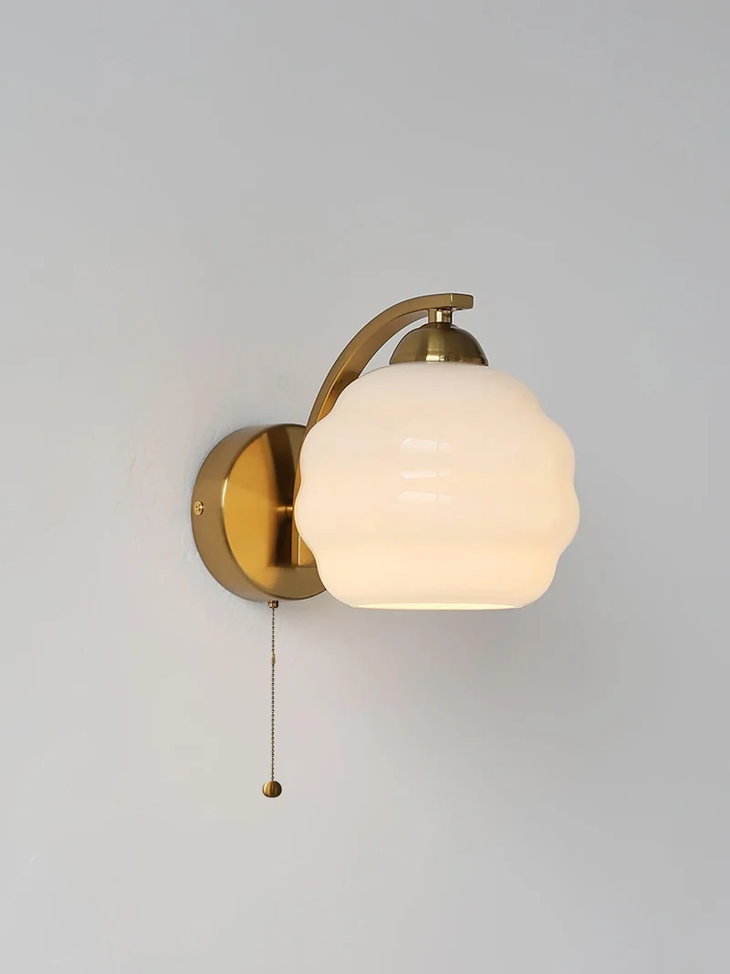Art Deco Wandlamp met Gebogen Glazen Kap Vintage Stijl | Sansoti