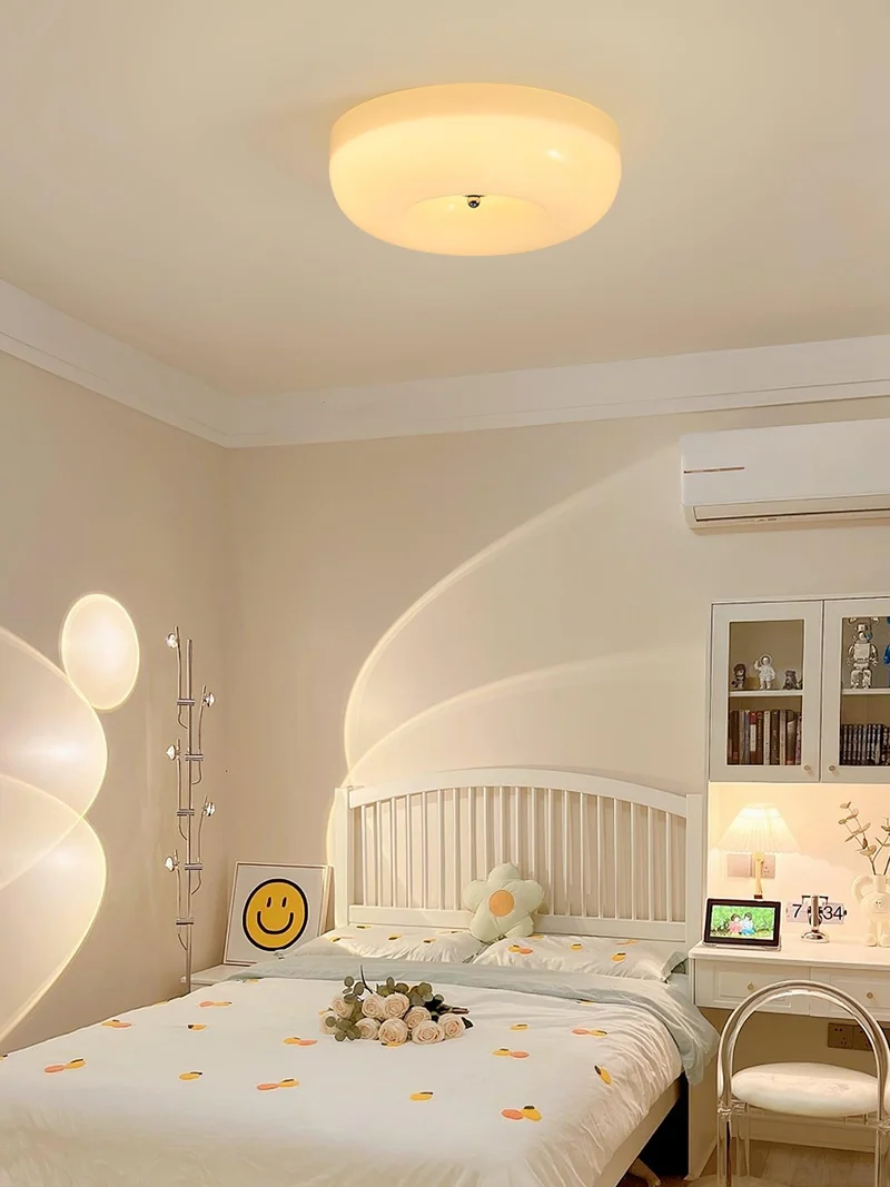 Plafondlamp Melkglas 32–46 cm | Glazen Bol met Zilveren Accent | Dimbare Plafondverlichting Warm Wit | Sansoti