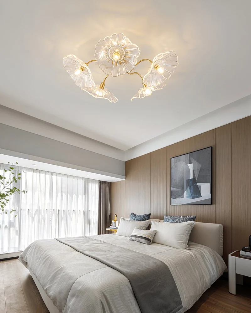 Glazen Plafondlamp met Bladmotief – 3, 5 of 6 Lichtpunten – Gouden Armatuur met Helder of Roze Matglas | Sansoti
