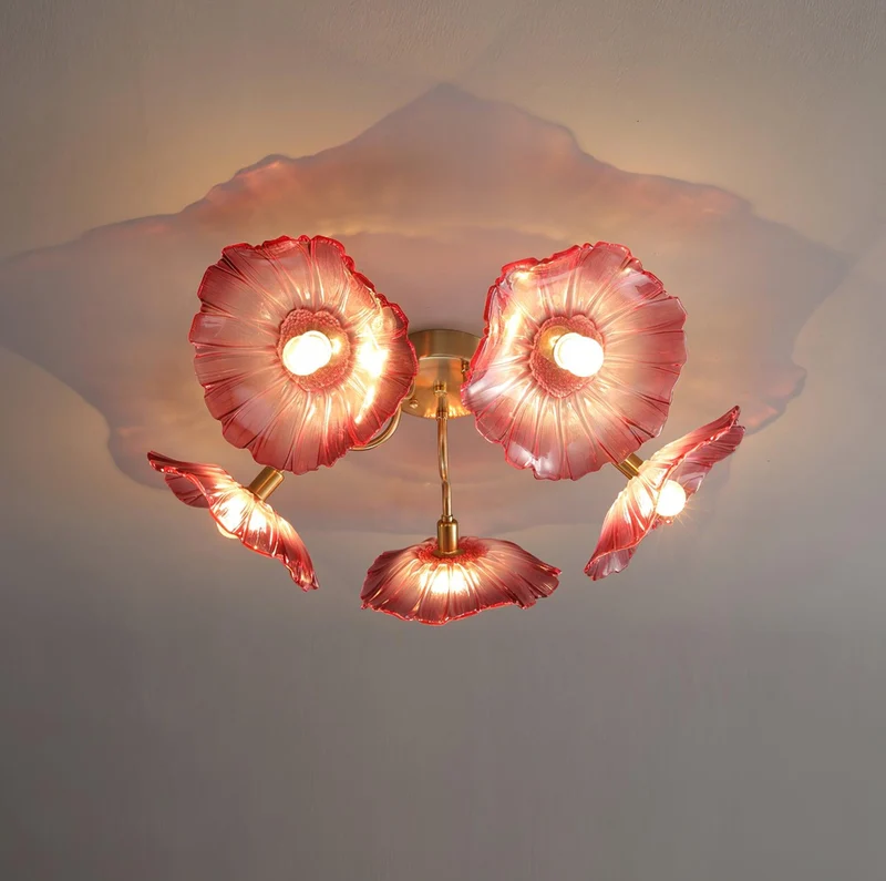 Glazen Plafondlamp met Bladmotief – 3, 5 of 6 Lichtpunten – Gouden Armatuur met Helder of Roze Matglas | Sansoti