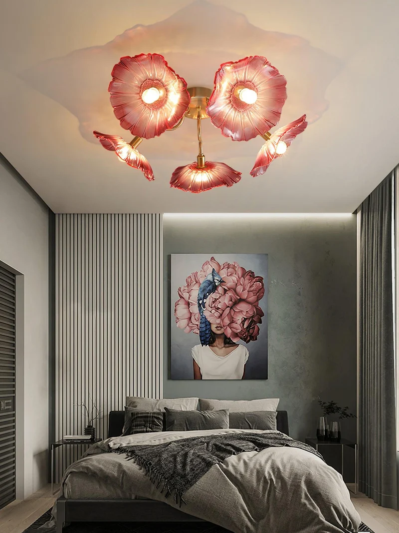 Glazen Plafondlamp met Bladmotief – 3, 5 of 6 Lichtpunten – Gouden Armatuur met Helder of Roze Matglas | Sansoti