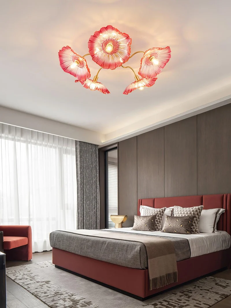 Glazen Plafondlamp met Bladmotief – 3, 5 of 6 Lichtpunten – Gouden Armatuur met Helder of Roze Matglas | Sansoti