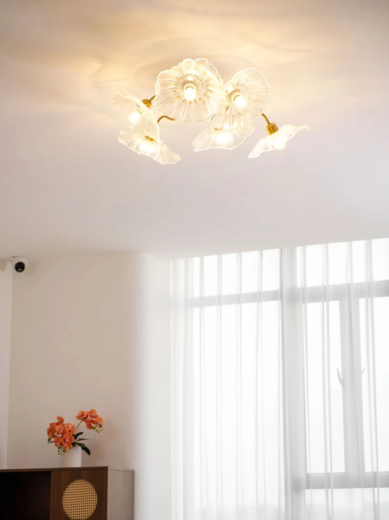 Glazen Plafondlamp met Bladmotief – 3, 5 of 6 Lichtpunten – Gouden Armatuur met Helder of Roze Matglas | Sansoti