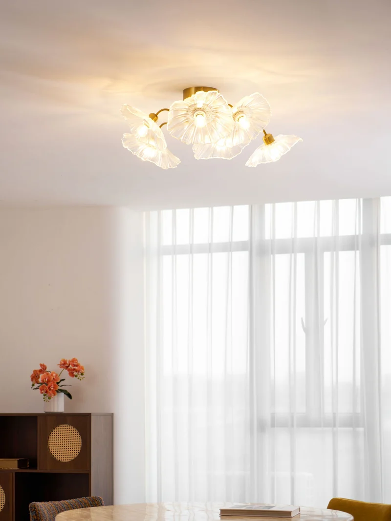 Glazen Plafondlamp met Bladmotief – 3, 5 of 6 Lichtpunten – Gouden Armatuur met Helder of Roze Matglas | Sansoti
