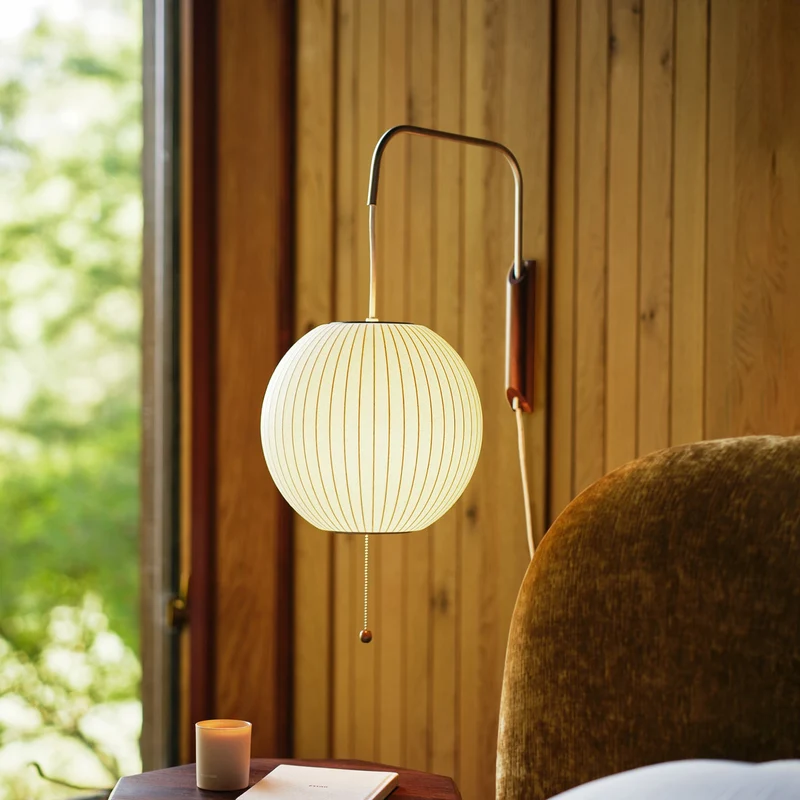 Wandlamp met Scharnierende Kap - Plug-In - Verstelbare Lichtrichting - Scandinavisch Design - Walnoot Accent | Sansoti