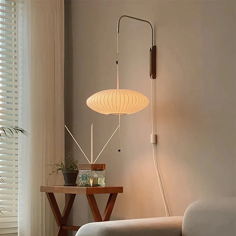 Wandlamp met Scharnierende Kap - Plug-In - Verstelbare Lichtrichting - Scandinavisch Design - Walnoot Accent | Sansoti