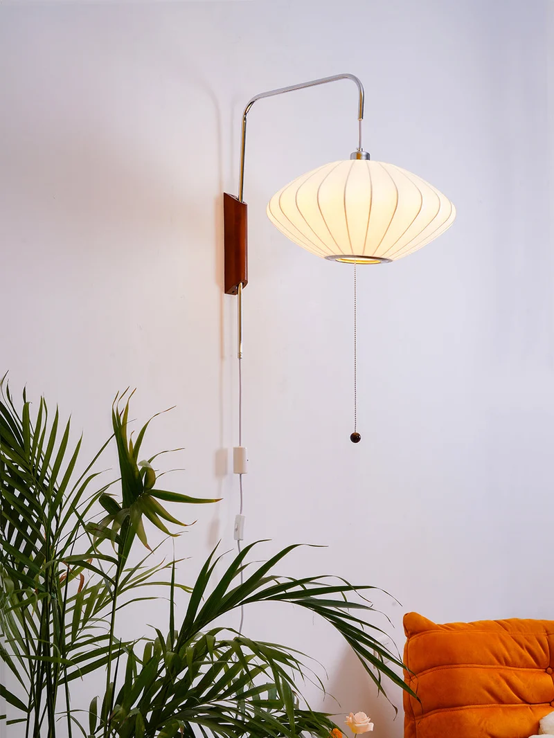 Wandlamp met Scharnierende Kap - Plug-In - Verstelbare Lichtrichting - Scandinavisch Design - Walnoot Accent | Sansoti