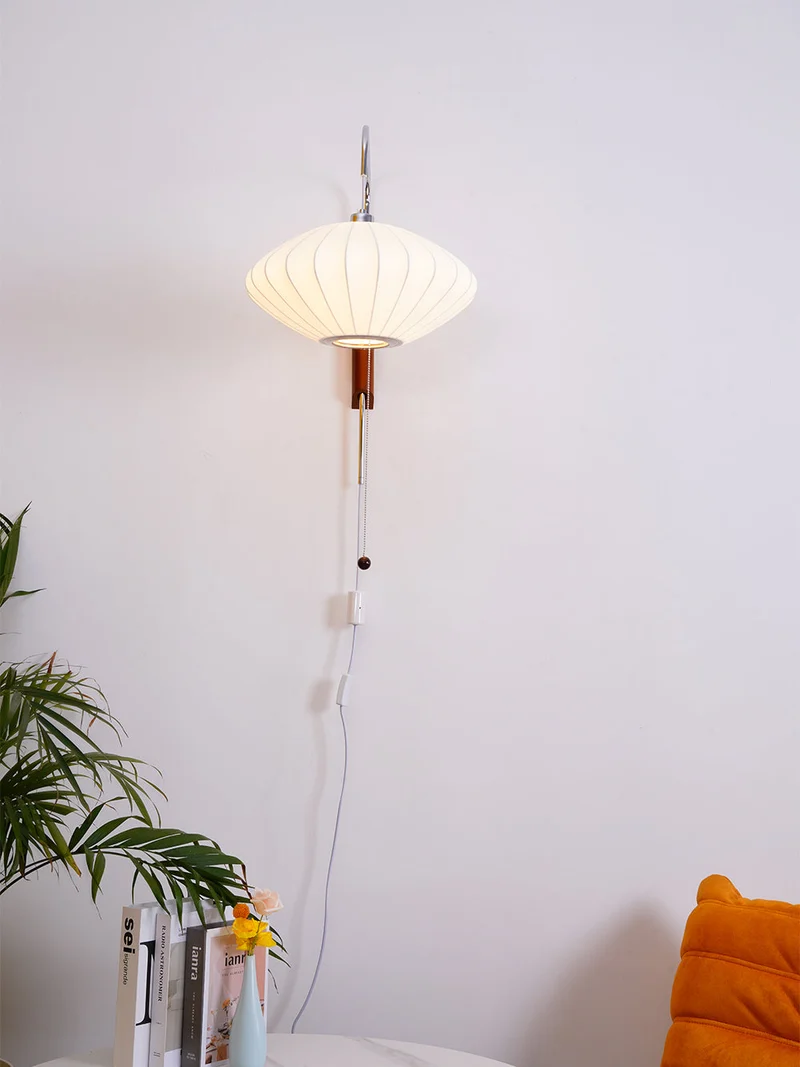 Wandlamp met Scharnierende Kap - Plug-In - Verstelbare Lichtrichting - Scandinavisch Design - Walnoot Accent | Sansoti