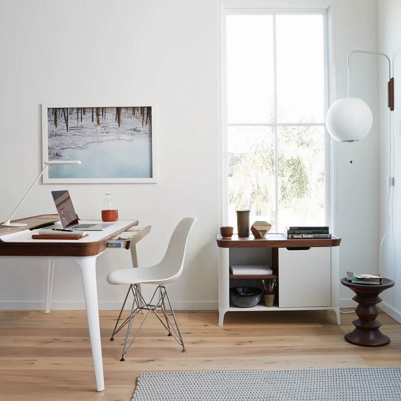 Wandlamp met Scharnierende Kap - Plug-In - Verstelbare Lichtrichting - Scandinavisch Design - Walnoot Accent | Sansoti