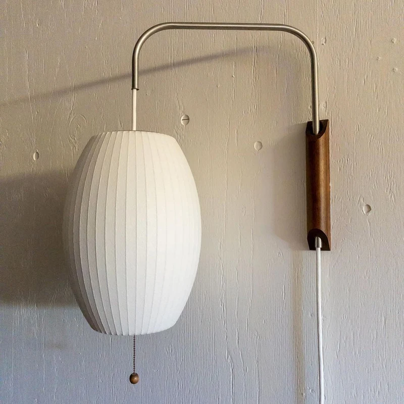 Wandlamp met Scharnierende Kap - Plug-In - Verstelbare Lichtrichting - Scandinavisch Design - Walnoot Accent | Sansoti