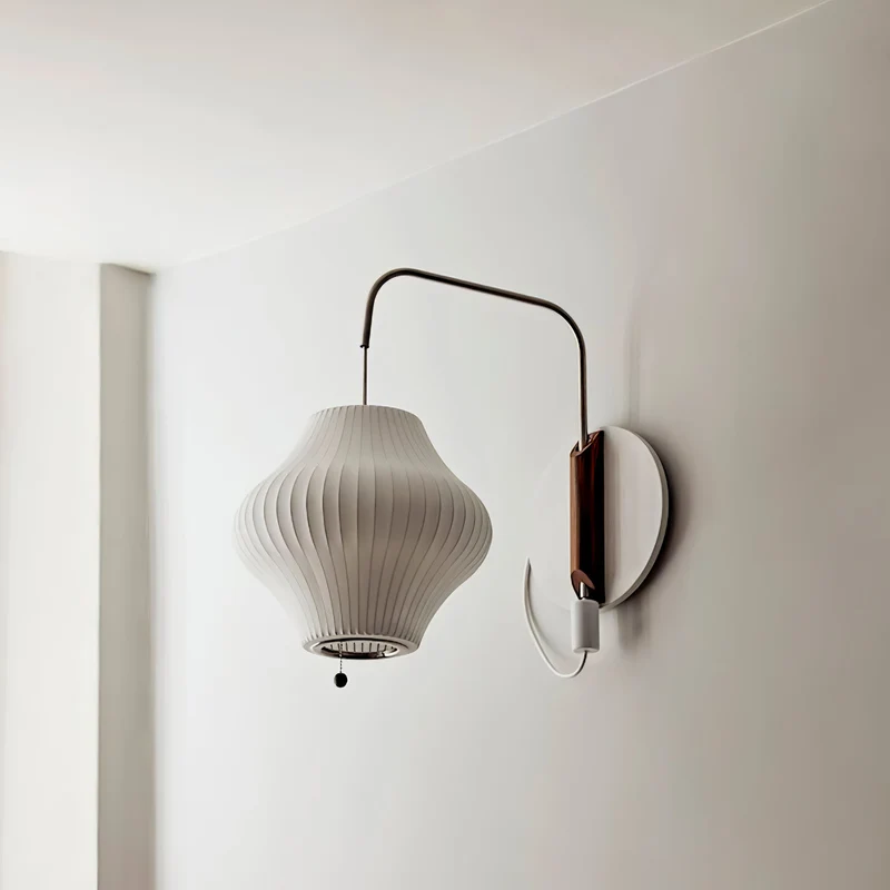 Wandlamp met Scharnierende Kap - Plug-In - Verstelbare Lichtrichting - Scandinavisch Design - Walnoot Accent | Sansoti