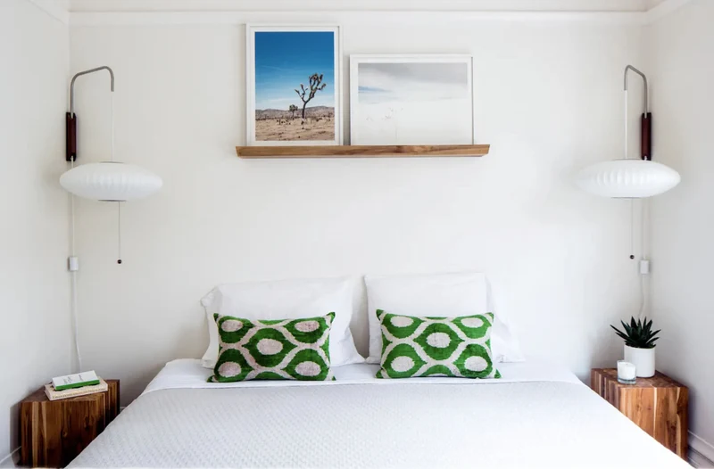 Wandlamp met Scharnierende Kap - Plug-In - Verstelbare Lichtrichting - Scandinavisch Design - Walnoot Accent | Sansoti
