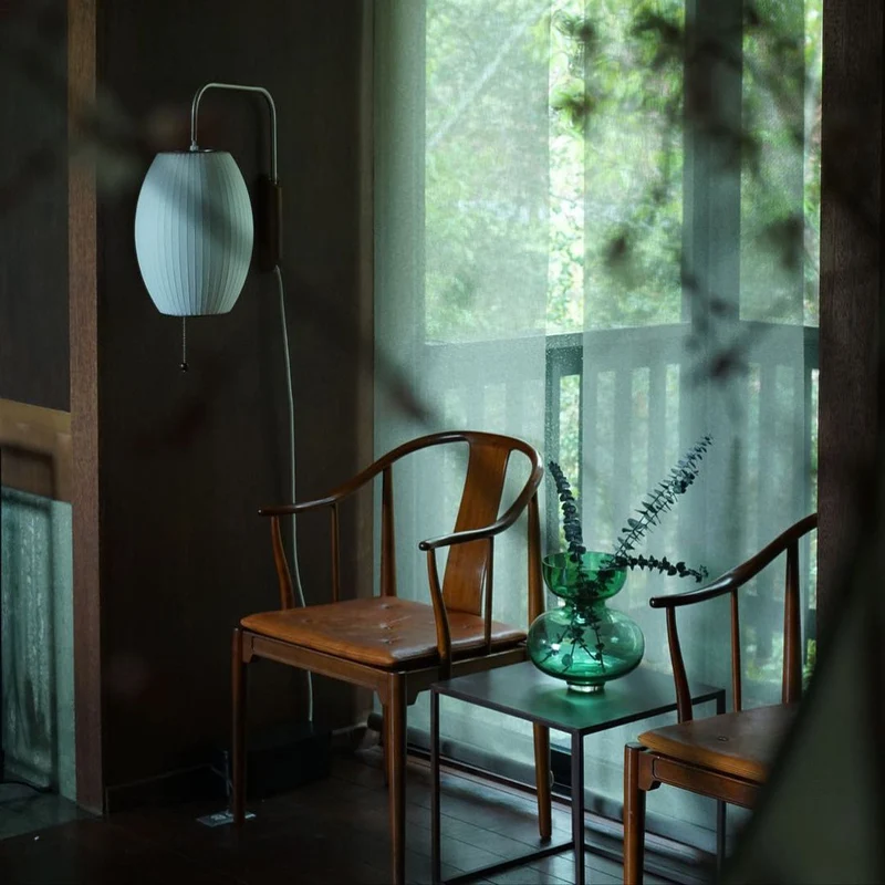 Wandlamp met Scharnierende Kap - Plug-In - Verstelbare Lichtrichting - Scandinavisch Design - Walnoot Accent | Sansoti