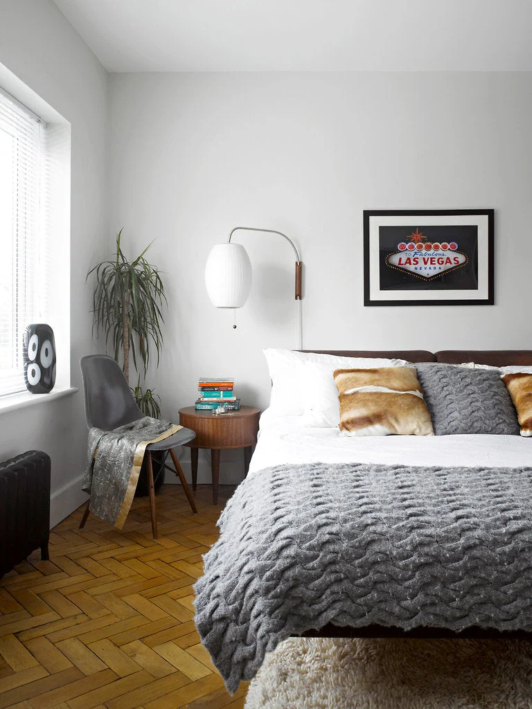 Wandlamp met Scharnierende Kap - Plug-In - Verstelbare Lichtrichting - Scandinavisch Design - Walnoot Accent | Sansoti