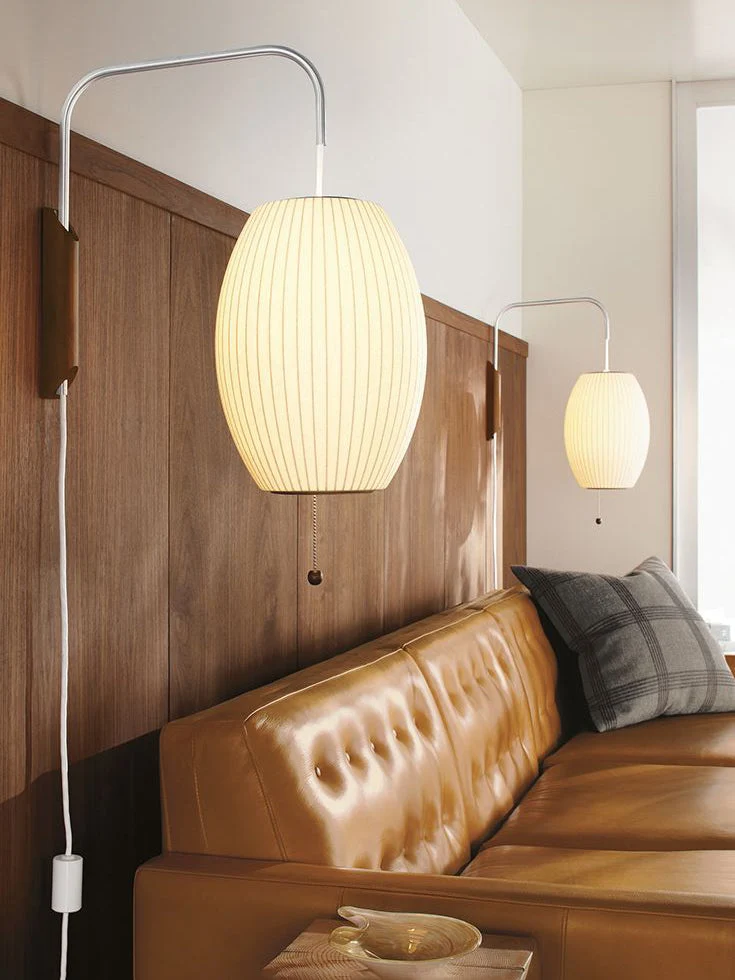 Wandlamp met Scharnierende Kap - Plug-In - Verstelbare Lichtrichting - Scandinavisch Design - Walnoot Accent | Sansoti
