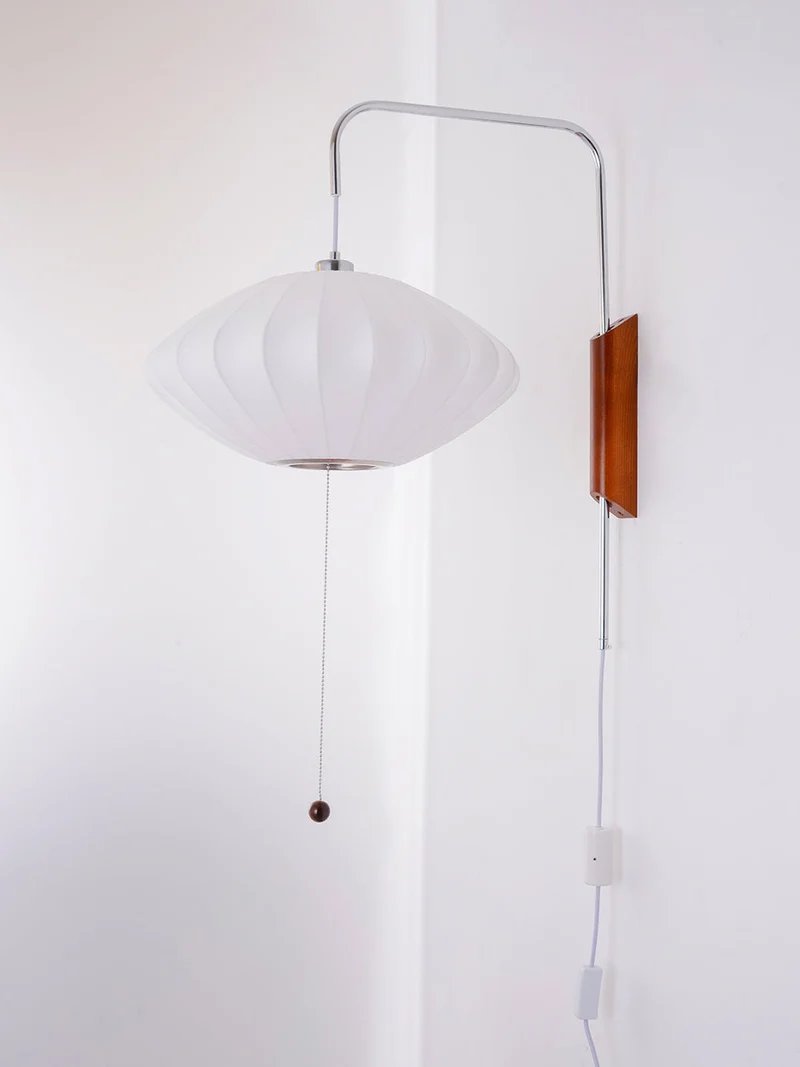 Wandlamp met Scharnierende Kap - Plug-In - Verstelbare Lichtrichting - Scandinavisch Design - Walnoot Accent | Sansoti