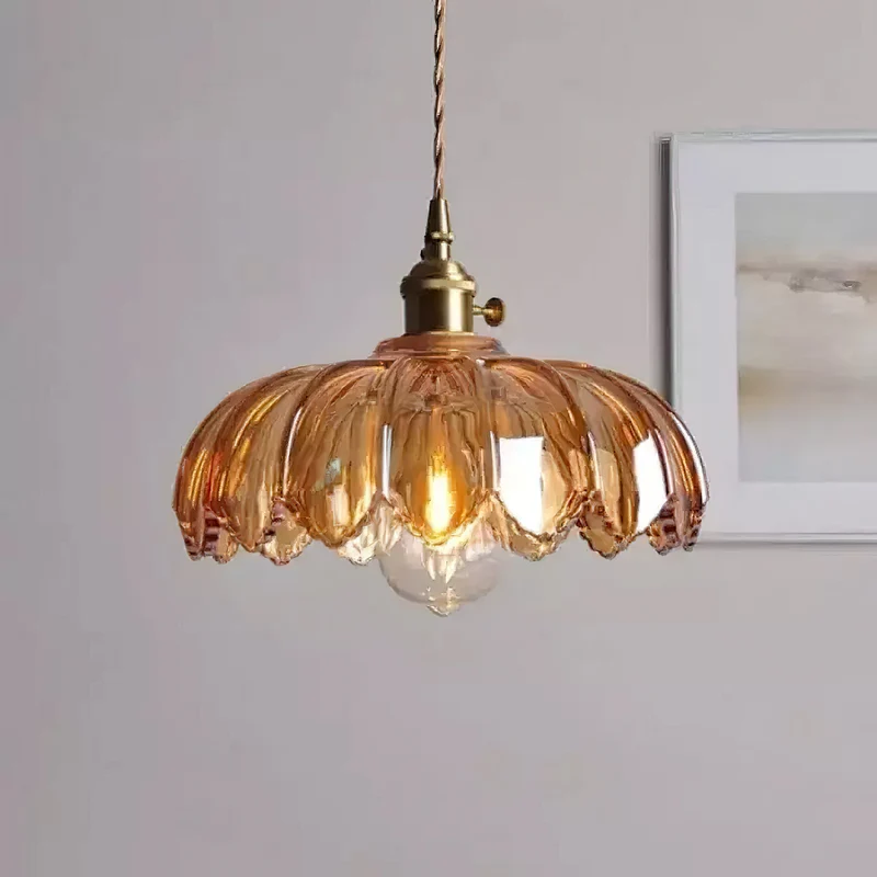 Retro Hanglamp met Bloembladkap en Messing Armatuur – Vintage Elegantie in Zes Glaskleuren – Enkele of Drievoudige Lichtpunten | Sansoti