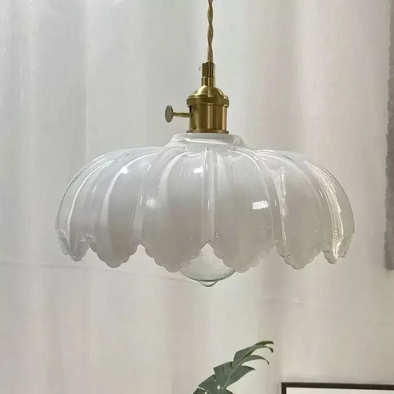 Retro Hanglamp met Bloembladkap en Messing Armatuur – Vintage Elegantie in Zes Glaskleuren – Enkele of Drievoudige Lichtpunten | Sansoti