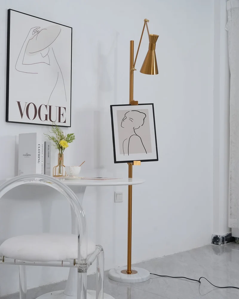 Vloerlamp met Ezelhouder Goudkleurig Frame Marmeren Voet E26/E27 Max 40W Moderne Verlichting voor Kunstwerken en Interieur | Sansoti