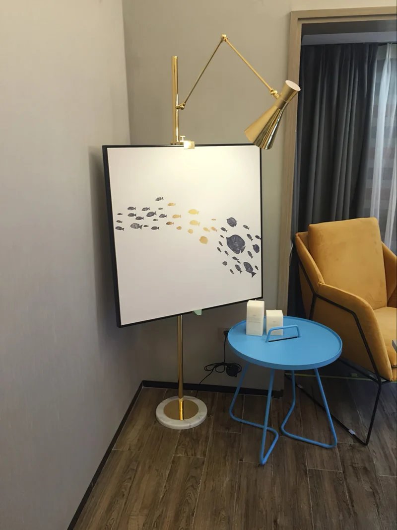 Vloerlamp met Ezelhouder Goudkleurig Frame Marmeren Voet E26/E27 Max 40W Moderne Verlichting voor Kunstwerken en Interieur | Sansoti