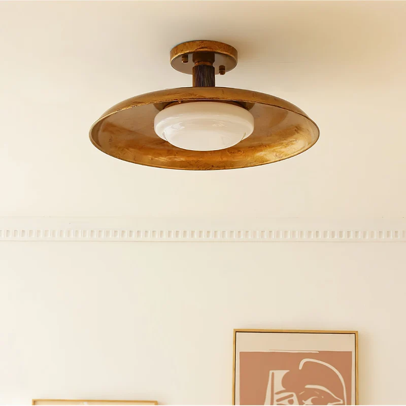 Plafondlamp met handgeblazen glazen kap en gestructureerde metalen rozet – warm sfeerlicht voor woonkamer, slaapkamer en entree | Sansoti