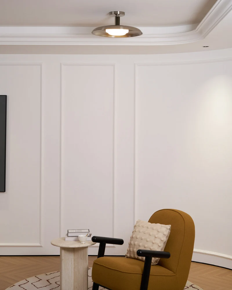 Plafondlamp met handgeblazen glazen kap en gestructureerde metalen rozet – warm sfeerlicht voor woonkamer, slaapkamer en entree | Sansoti