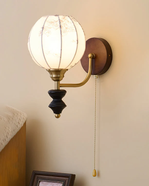 Vintage Wandlamp met Houten Arm en Stoffen Kap – Retro Verlichting met Trekschakelaar | Sansoti