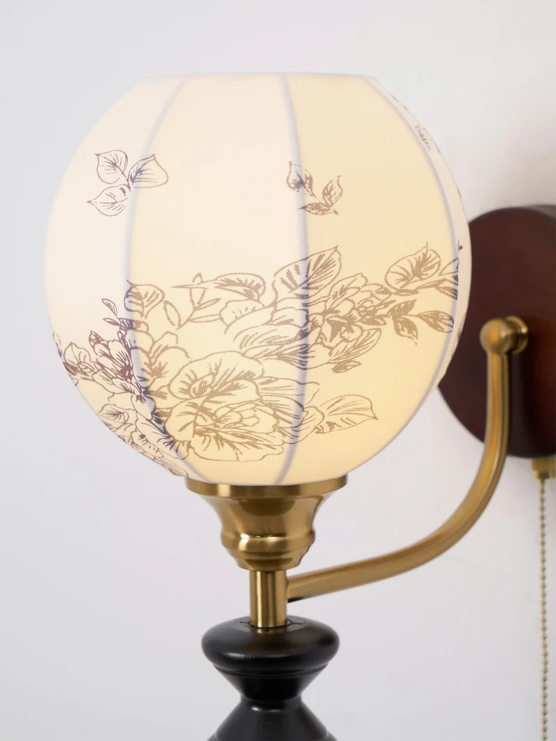 Vintage Wandlamp met Houten Arm en Stoffen Kap – Retro Verlichting met Trekschakelaar | Sansoti