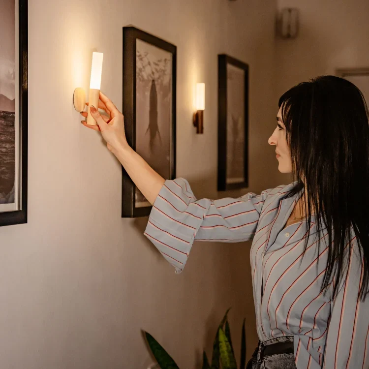 Houten Nachtlampje met Bewegingssensor – Oplaadbaar LED-Nachtlicht voor Slaapkamer, Gang & Toilet – Warmwit Licht Hout | Sansoti