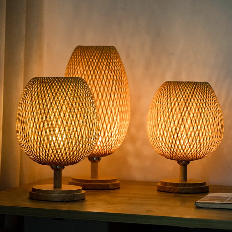 Rustieke Bamboe Tafellamp met Handgemaakte Houten Voet – Vintage Sfeerverlichting voor Woonkamer, Slaapkamer en Bureau | Sansoti