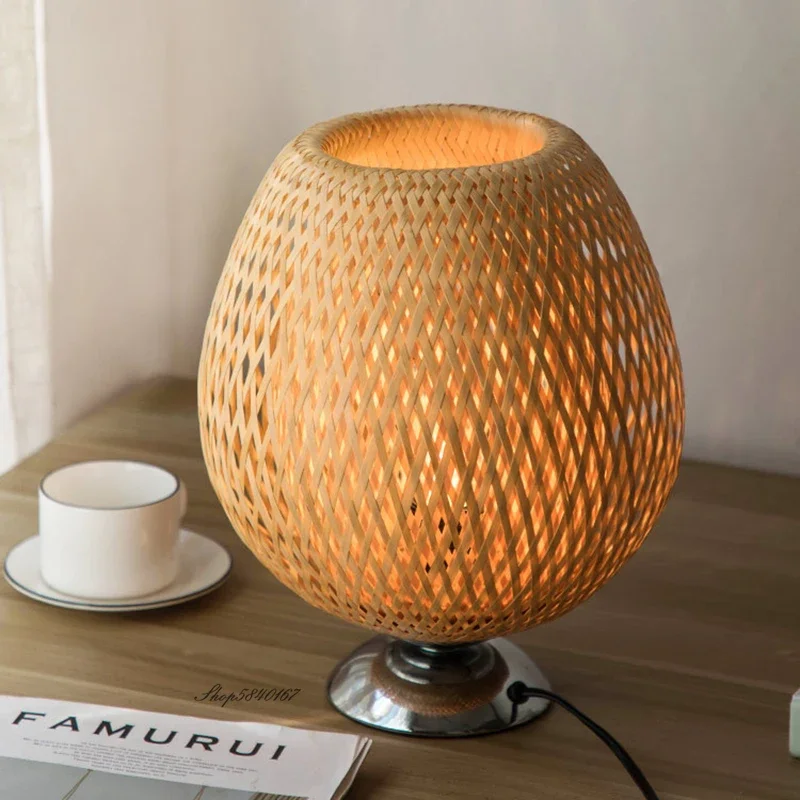 Rustieke Bamboe Tafellamp met Handgemaakte Houten Voet – Vintage Sfeerverlichting voor Woonkamer, Slaapkamer en Bureau | Sansoti