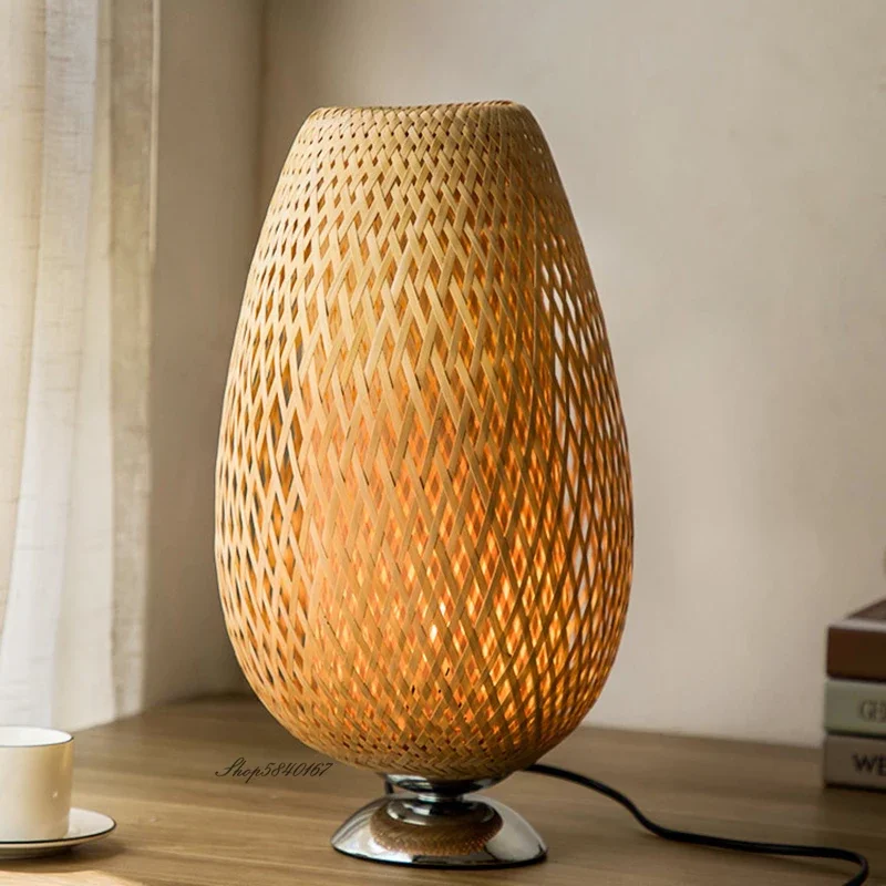 Rustieke Bamboe Tafellamp met Handgemaakte Houten Voet – Vintage Sfeerverlichting voor Woonkamer, Slaapkamer en Bureau | Sansoti