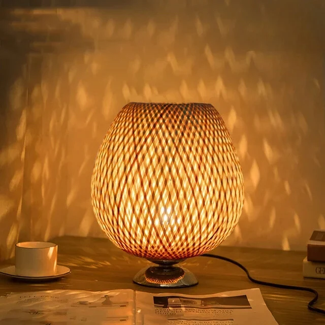 Rustieke Bamboe Tafellamp met Handgemaakte Houten Voet – Vintage Sfeerverlichting voor Woonkamer, Slaapkamer en Bureau | Sansoti