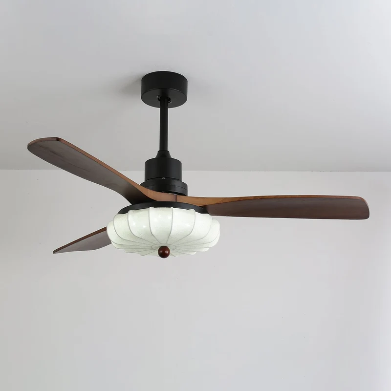 Plafondventilator met Verlichting – DC-Motor – Lotus-Dessin Katoenen Kap – Walnoothouten Bladen – Regelbaar & Omkeerbaar | Sansoti