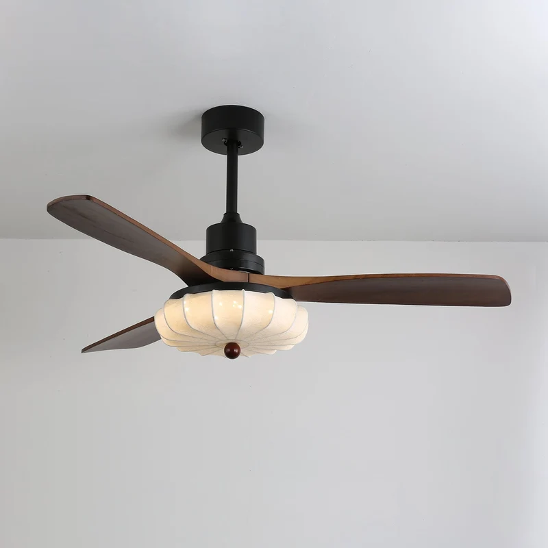 Plafondventilator met Verlichting – DC-Motor – Lotus-Dessin Katoenen Kap – Walnoothouten Bladen – Regelbaar & Omkeerbaar | Sansoti