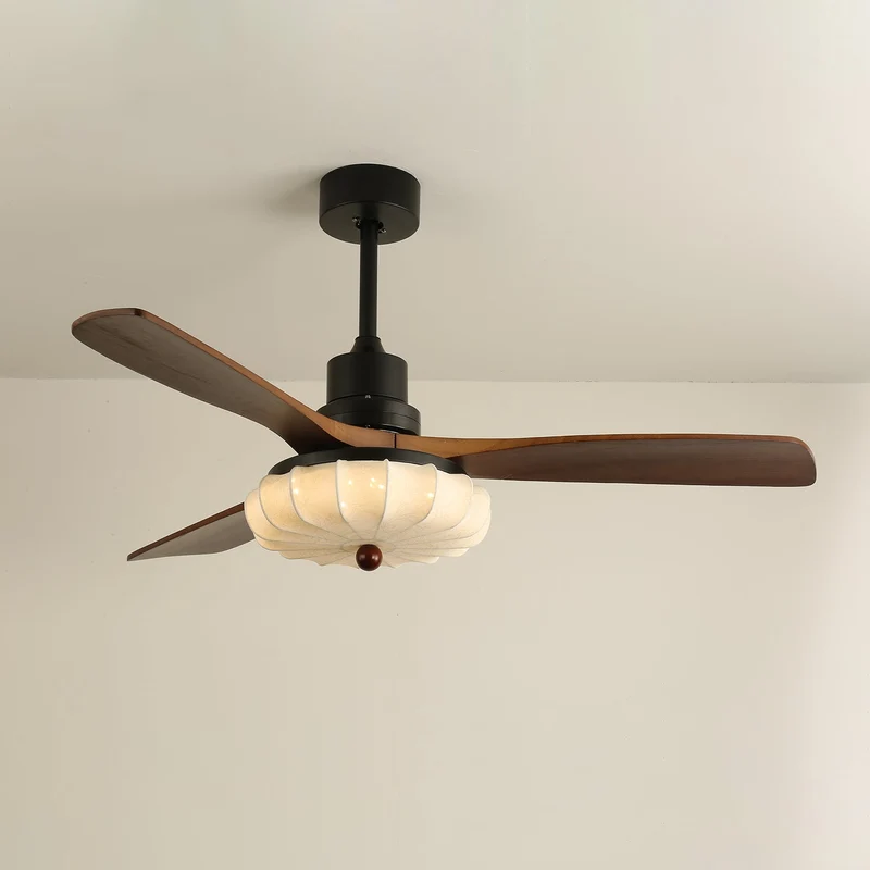 Plafondventilator met Verlichting – DC-Motor – Lotus-Dessin Katoenen Kap – Walnoothouten Bladen – Regelbaar & Omkeerbaar | Sansoti