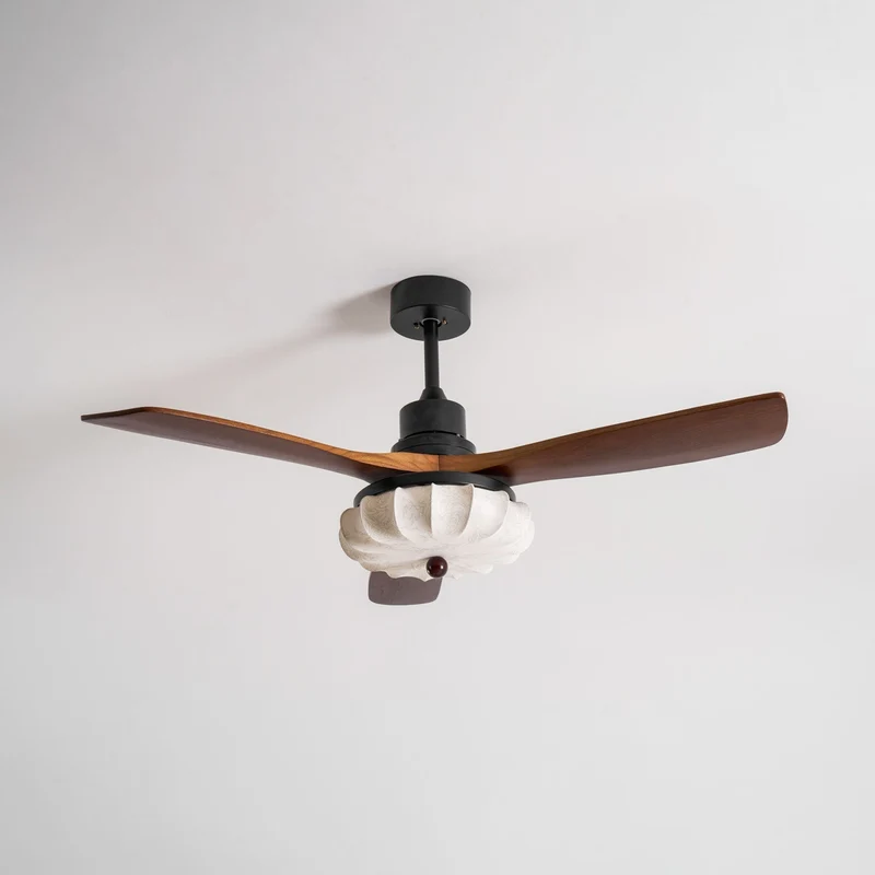 Plafondventilator met Verlichting – DC-Motor – Lotus-Dessin Katoenen Kap – Walnoothouten Bladen – Regelbaar & Omkeerbaar | Sansoti