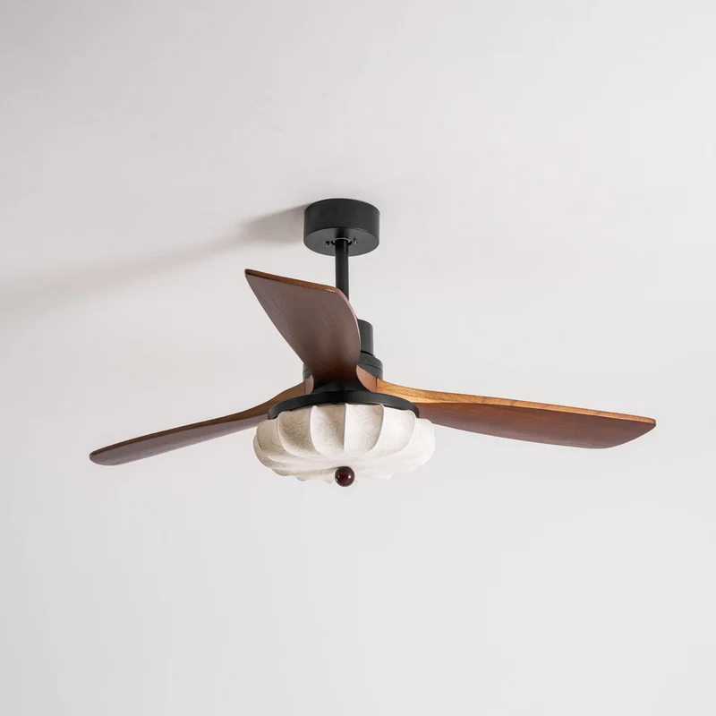 Plafondventilator met Verlichting – DC-Motor – Lotus-Dessin Katoenen Kap – Walnoothouten Bladen – Regelbaar & Omkeerbaar | Sansoti