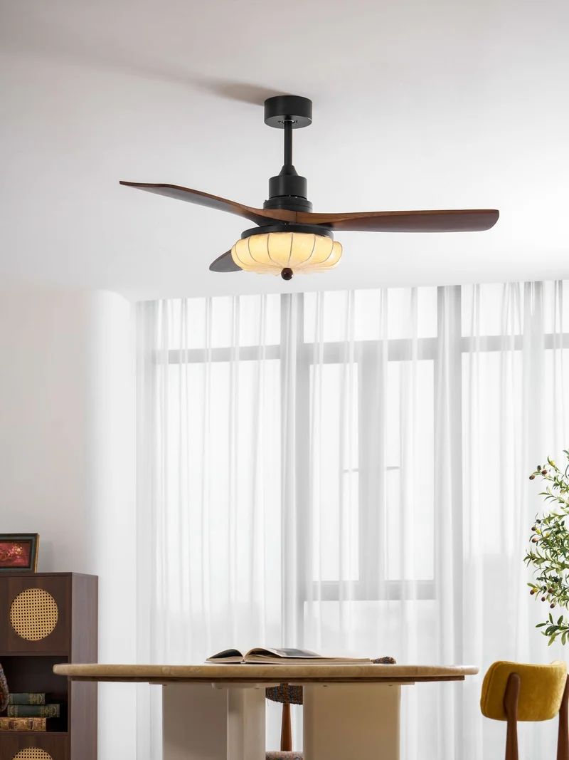 Plafondventilator met Verlichting – DC-Motor – Lotus-Dessin Katoenen Kap – Walnoothouten Bladen – Regelbaar & Omkeerbaar | Sansoti