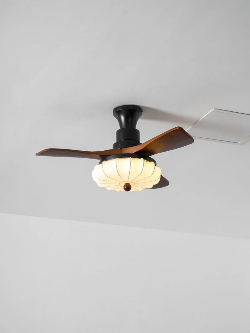 Plafondventilator met Verlichting – DC-Motor – Lotus-Dessin Katoenen Kap – Walnoothouten Bladen – Regelbaar & Omkeerbaar | Sansoti