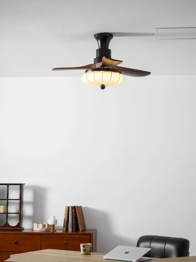 Plafondventilator met Verlichting – DC-Motor – Lotus-Dessin Katoenen Kap – Walnoothouten Bladen – Regelbaar & Omkeerbaar | Sansoti