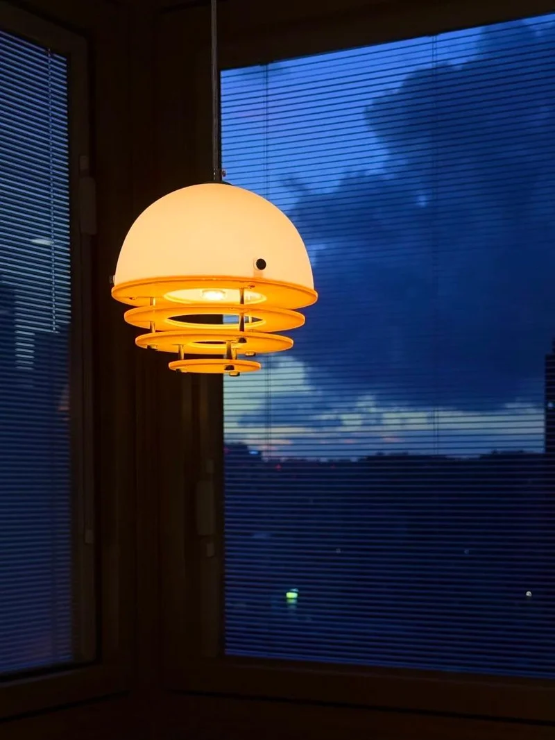 Stijlvolle Hanglamp Bauhaus Design Oranje-Wit Sfeerverlichting voor Moderne Interieurs | Sansoti