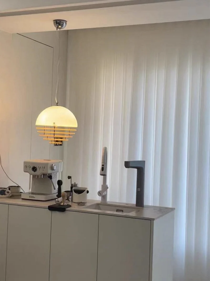 Stijlvolle Hanglamp Bauhaus Design Oranje-Wit Sfeerverlichting voor Moderne Interieurs | Sansoti