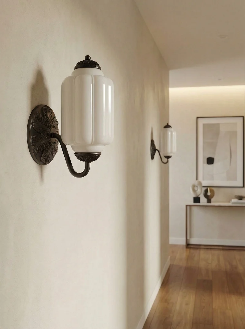Melkglazen Wandlamp Eloise voor Hal en Slaapkamer | Vintage Wandverlichting met Melkwit Glas | Sansoti